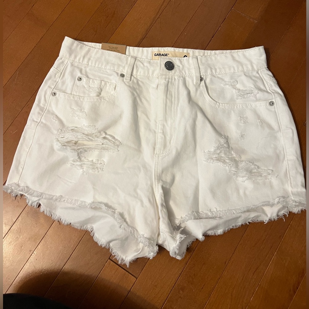 Garage - NWT! White shorts size 9